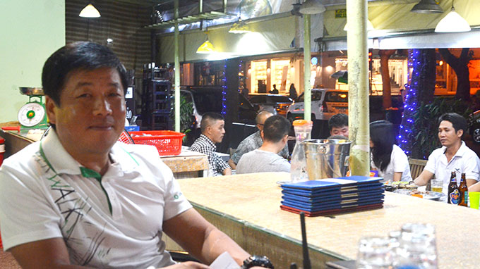 Ông Woo bán thịt nướng
