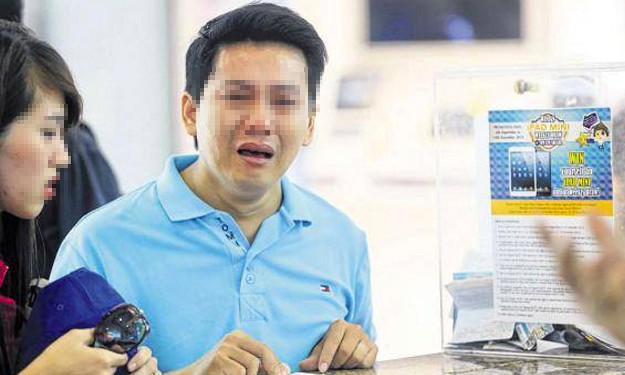 Du kh&aacute;ch Việt kh&oacute;c v&igrave; mua iPhone 6 gi&aacute; cắt cổ ở Singapore