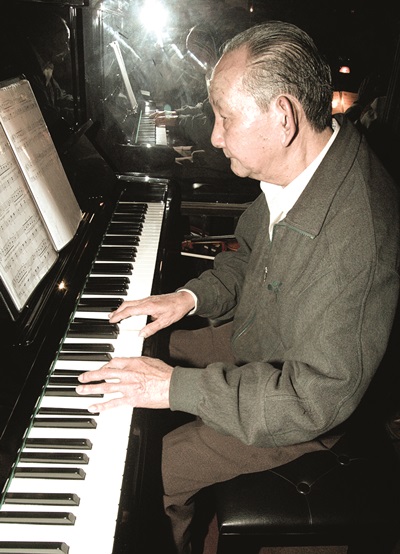 Nhạc sĩ La Gia Quảng - pianist của Hội An - người gọi cố nhạc sĩ La Hối bằng chú ruột