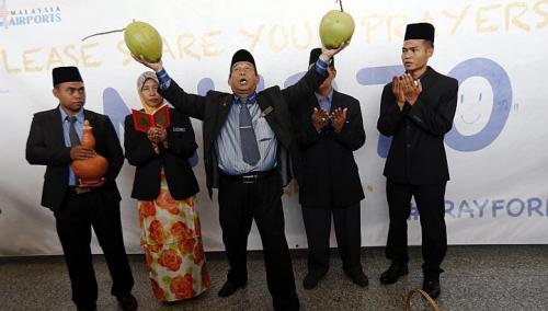 Nhà ngoại cảm Malaysia dọa kiện bộ trưởng