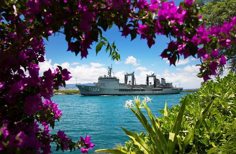 Tàu Hải quân Hoàng gia Úc HMAS Success rời Trân Châu Cảng để tham gia tập trận RIMPAC 2014. Ảnh: Able Seaman