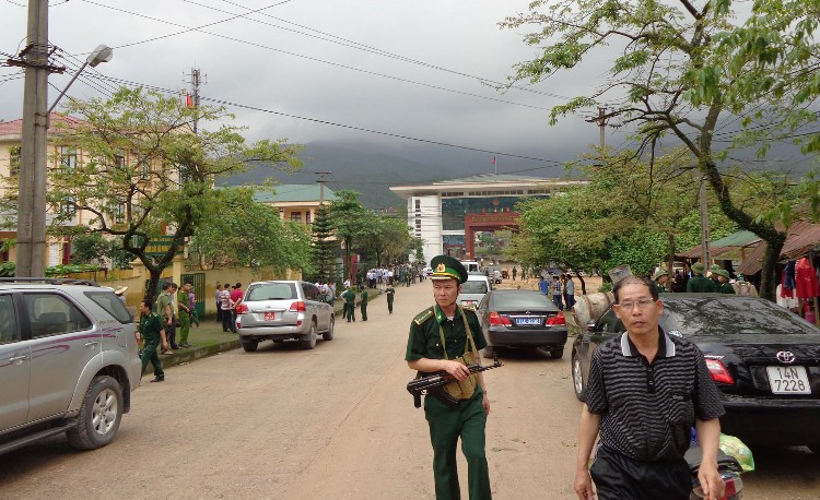 Vụ nổ súng tại cửa khẩu: Trao trả 11 người Trung Quốc