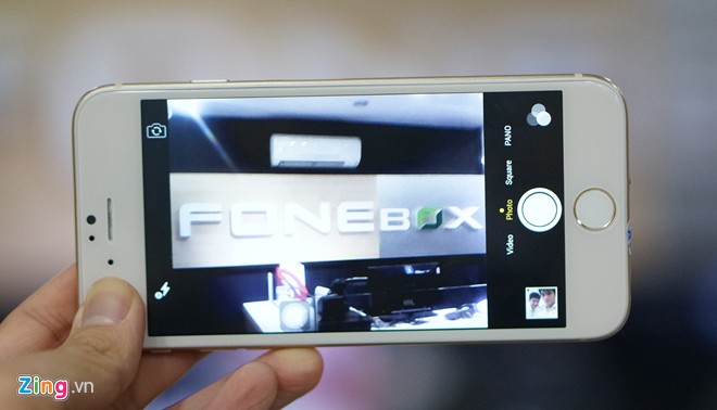 Vì sử dụng một phiên bản Android giả iOS, nên chiếc điện thoại này có giao diện các tính năng, ứng dụng giống hệt với iPhone thật.