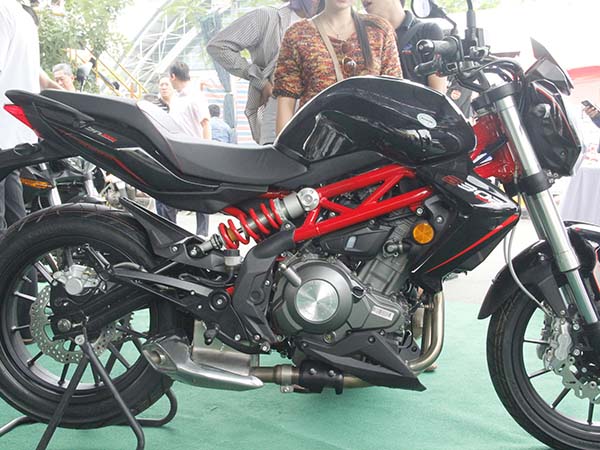 BN 302 của Benelli với ưu điểm gọn nhẹ, trẻ trung v&agrave; thiết kế mạnh mẽ, thể thao.