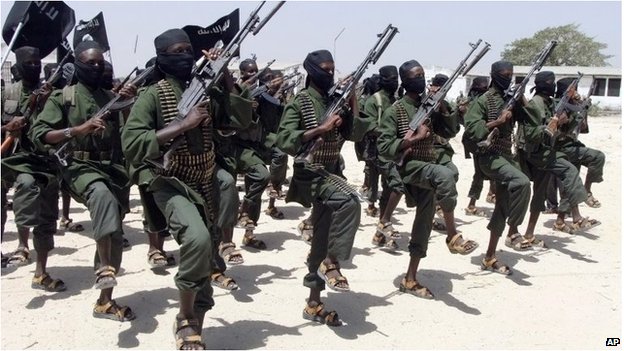 C&aacute;c tay s&uacute;ng Al-Shabab của Somali. Ảnh: AP