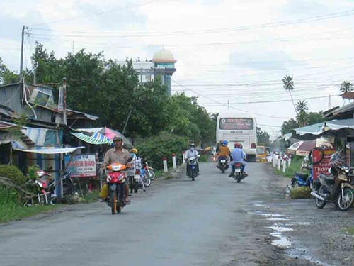 Hung thần xe buýt miệt vườn