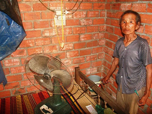 Điện chập chờn, c&aacute;c thiết bị điện của người d&acirc;n kh&ocirc;ng thể sử dụng được