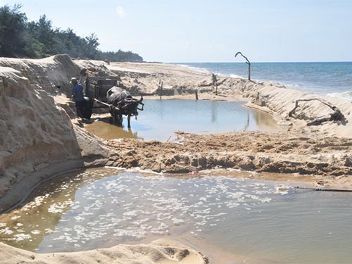 Bờ biển bị băm nát