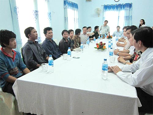 Người về, tàu ở lại