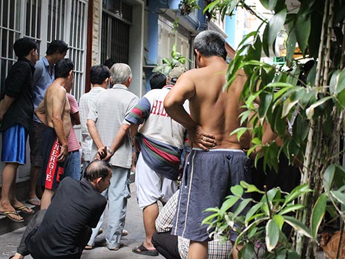 Đ&aacute; g&agrave; ăn tiền c&ocirc;ng khai tại phường 4, quận 5, TP HCM