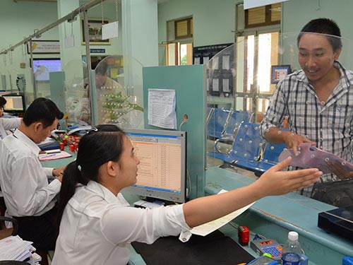 Nói không với nạn phong bì: Phụ thuộc lương tháng và lương tâm
