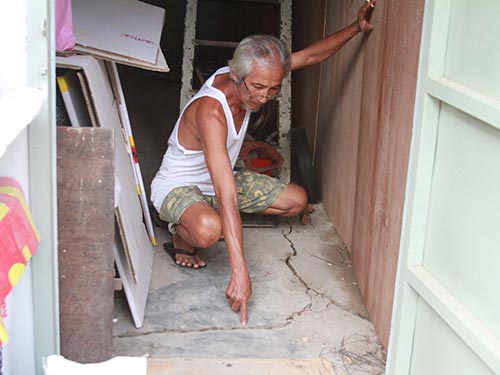 Xây cao ốc làm hư nhà dân