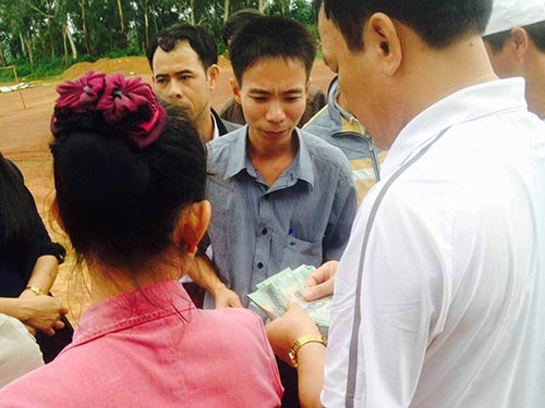 Công chức dàn xếp đấu giá đất