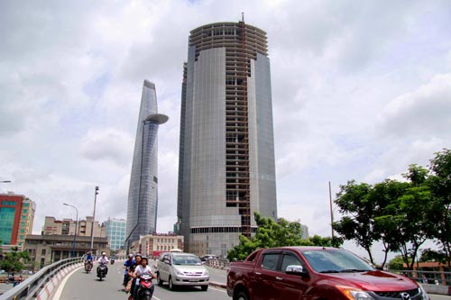 Cao ốc 42 tầng ngắc ngứ