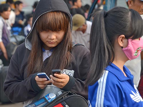 Các nhà mạng bảo đảm khách hàng sẽ không bực mình do nghẽn cuộc gọi thoại và tin nhắn trong dịp Tết
Ảnh: Tấn Thạnh