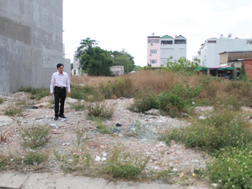 Bán đất, “cất” giấy chủ quyền