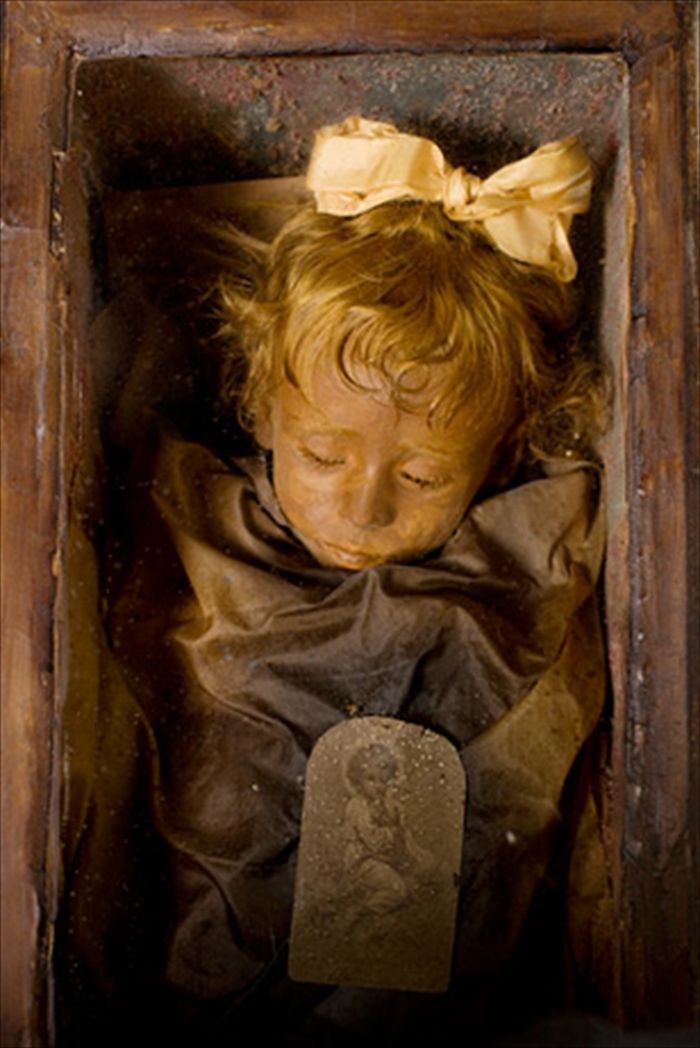 Bé gái 2 tuổi người Ý Rosalia Lombardo chết từ năm 1920