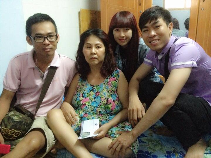 Hồ Minh T&agrave;i, một kh&aacute;n giả &aacute;i mộ nghệ sĩ Ho&agrave;ng Lan đ&atilde; k&ecirc;u gọi v&agrave; trao tặng số tiền 11.200.000 đồng cho nữ nghệ sĩ n&agrave;y s&aacute;ng 27-3
