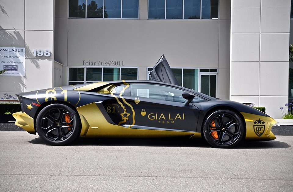 Si&ecirc;u xe Lamborghini Aventador trị gi&aacute; hơn 400.000 USD m&agrave;u v&agrave;ng đen dẫn đầu đội Gia Lai Team tham dự Goldrush Rally 2014