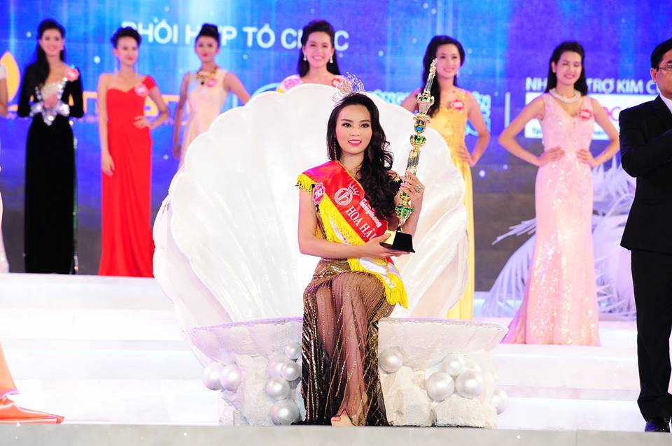 Khoảnh khắc đăng quang của t&acirc;n Hoa hậu Việt Nam