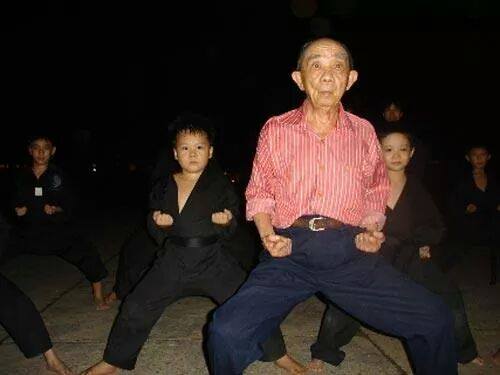 V&otilde; sư tuổi sao song huấn luyện cho lớp trẻ
