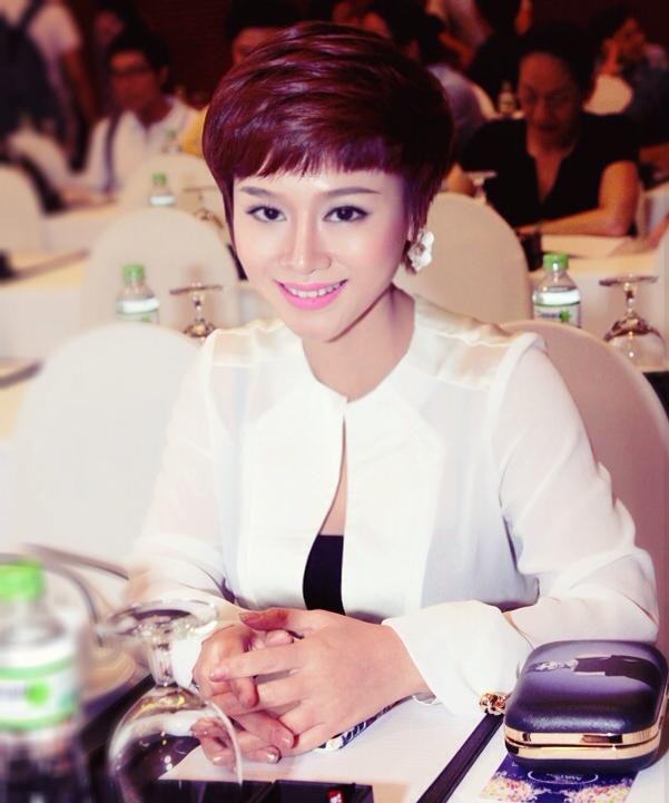 Ca sĩ Thu Phượng, vợ cũ nghệ sĩ h&agrave;i Th&agrave;nh Trung.