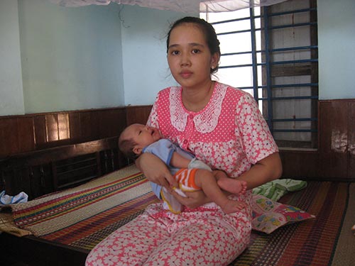 Bé 2 tháng tuổi mang trọng bệnh