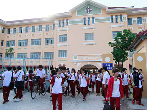 Thiếu giáo viên, trường lớp