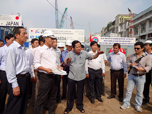 “Chậm tiến độ, tôi sẽ kỷ luật...!”