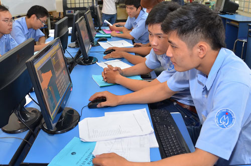 Trường trung cấp nghề l&agrave; một trong những lựa chọn của học sinh khiến trường THPT ngo&agrave;i c&ocirc;ng lập c&agrave;ng kh&oacute; tuyển sinh Ảnh: TẤN THẠNH