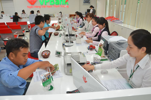Lãi suất huy động tiếp tục giảm