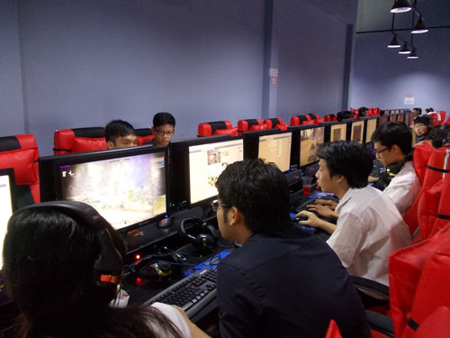 Chuyên nghiệp hóa thể thao điện tử