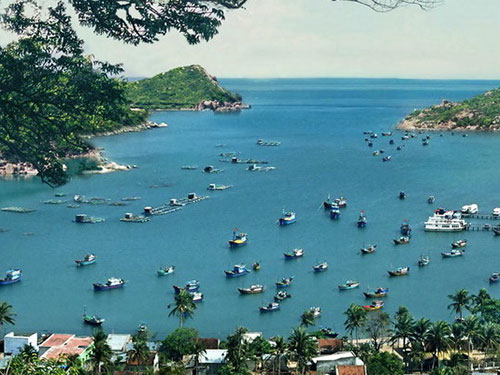Vĩnh Hy là 1 trong 5 vịnh biển đẹp nhất Việt Nam, hiện đang bị du khách tẩy chay vì ô nhiễm