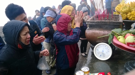 Đỉnh non thiêng xuất hiện băng tuyết càng làm cho du khách thêm hứng thú khi hành hương lên chùa Đồng.