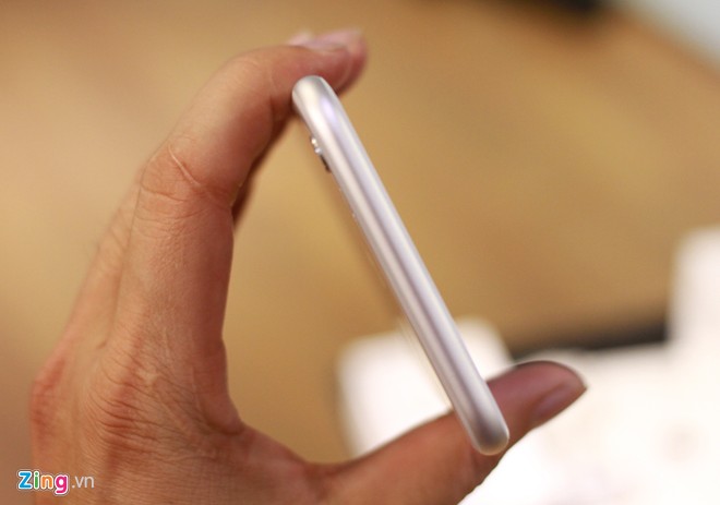 Đập hộp iPhone 6 Plus đầu ti&ecirc;n tại Việt Nam