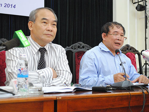 Lãnh đạo Bộ GD-ĐT trả lời trong cuộc họp báo chiều 9-9 Ảnh: YẾN ANH