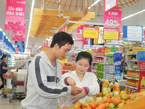 Từ ngày 12 đến 16-4 và từ 18-4 đến 1-5, hệ thống Co.opmart giảm giá đến 49% cho 3.000 sản phẩm thiết yếu