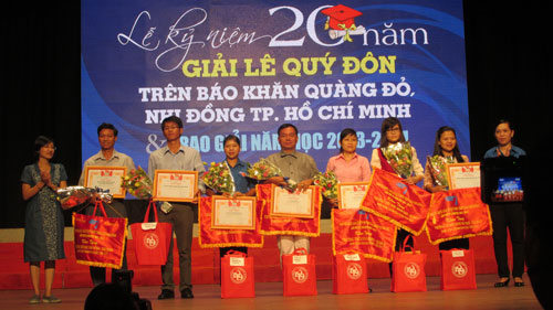 Tri &acirc;n c&aacute;c thầy c&ocirc; c&oacute; nhiều đ&oacute;ng g&oacute;p cho Giải L&ecirc; Qu&yacute; Đ&ocirc;n 20 năm qua