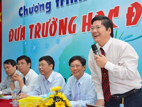 Ban Tư vấn chương trình Đưa trường học đến thí sinh năm 2013 giải đáp thắc mắc cho
thí sinh
Ảnh:
TẤN THẠNH