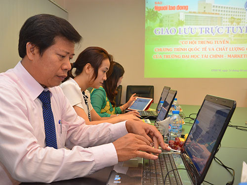 Ban Tư vấn trả lời trực tuyến Ảnh: TẤN THẠNH