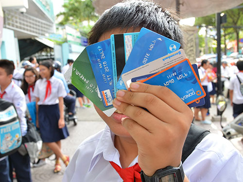 Trẻ em được sở hữu thẻ ngân hàng