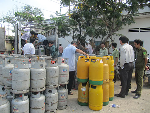 Ổ gas lậu vùng giáp ranh