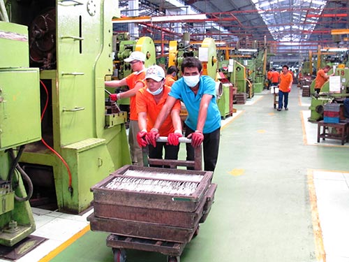 C&aacute;c doanh nghiệp FDI lu&ocirc;n mong muốn m&ocirc;i trường đầu tư th&ocirc;ng tho&aacute;ng. Trong ảnh: Sản xuất h&agrave;ng ti&ecirc;u d&ugrave;ng ở C&ocirc;ng ty TNHH Yujin Vina Việt Nam (vốn H&agrave;n Quốc, tại KCX Linh Trung 1, TP HCM)Ảnh: HỒNG NHUNG