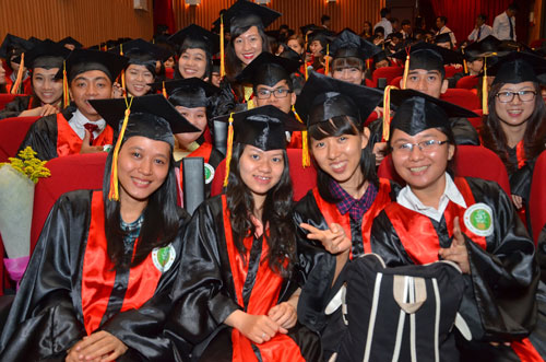 Sinh vi&ecirc;n Trường ĐH H&ugrave;ng Vương (TP HCM) tại lễ tốt nghiệp năm 2014 Ảnh: TẤN THẠNH