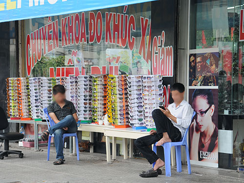 Mua mắt kính: Dễ bị hớ