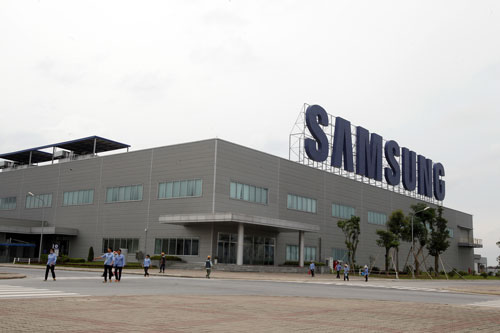 Nh&agrave; m&aacute;y sản xuất điện thoại di động của Tập đo&agrave;n Samsung ở Việt Nam
Ảnh: H&Agrave; MINH