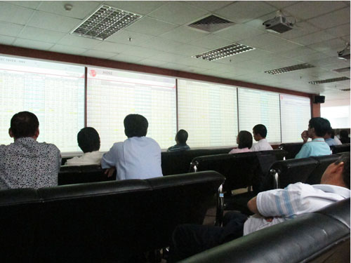 Chứng khoán ngày 11-2: Chưa kịp vui mừng đã tháo chạy