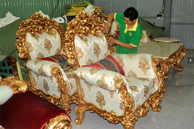 C&ocirc;ng đoạn cuối c&ugrave;ng l&agrave; bọc nệm, vải cao cấp được nhập từ &Yacute;.
