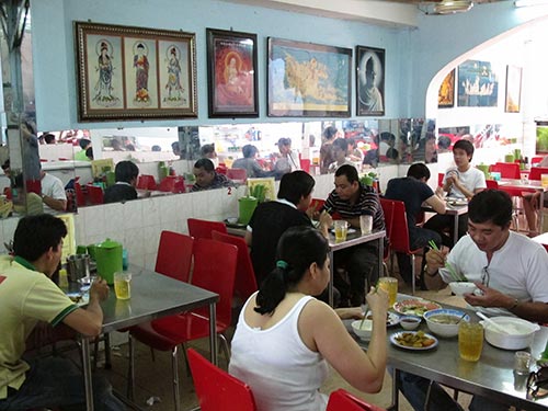 Thừa hay thiếu i-ốt đều bị bướu cổ