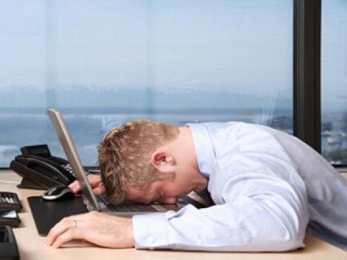 Làm việc theo ca luân phiên có thể gây ảnh hưởng xấu đến sức khỏe Ảnh: IBTIMES